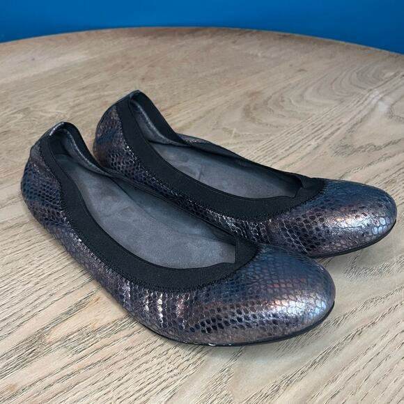 Stuart Weitzman Embossed Leather Snakeskin Ballet Flats Metallic Silver Size 8.5 - Picture 1 of 10